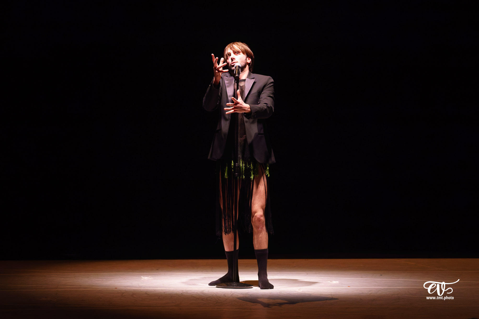 A4 (COMME LA FEUILLE) CIE CHICOS MAMBO